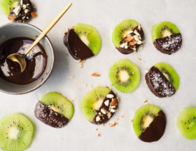 Kiwi snack met pure chocola