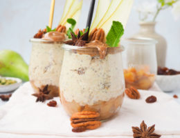 Overnight oats met perencompote
