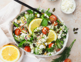 Griekse orzo salade
