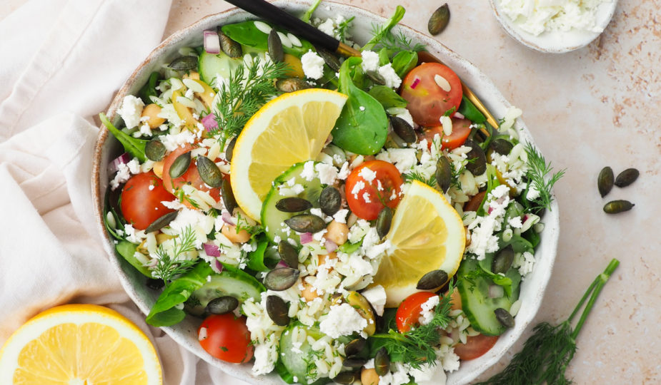 Griekse orzo salade
